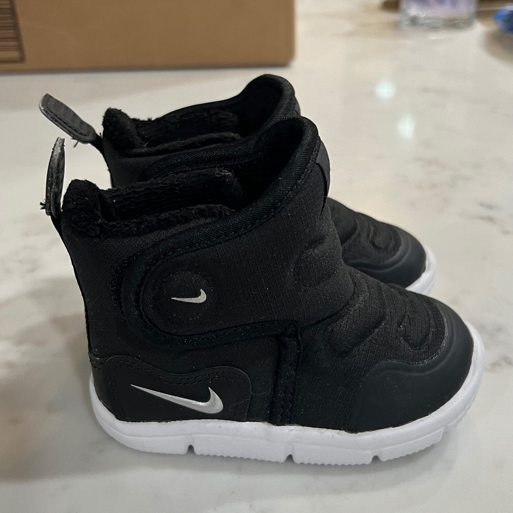 Nike Kids Black and White Sneakers